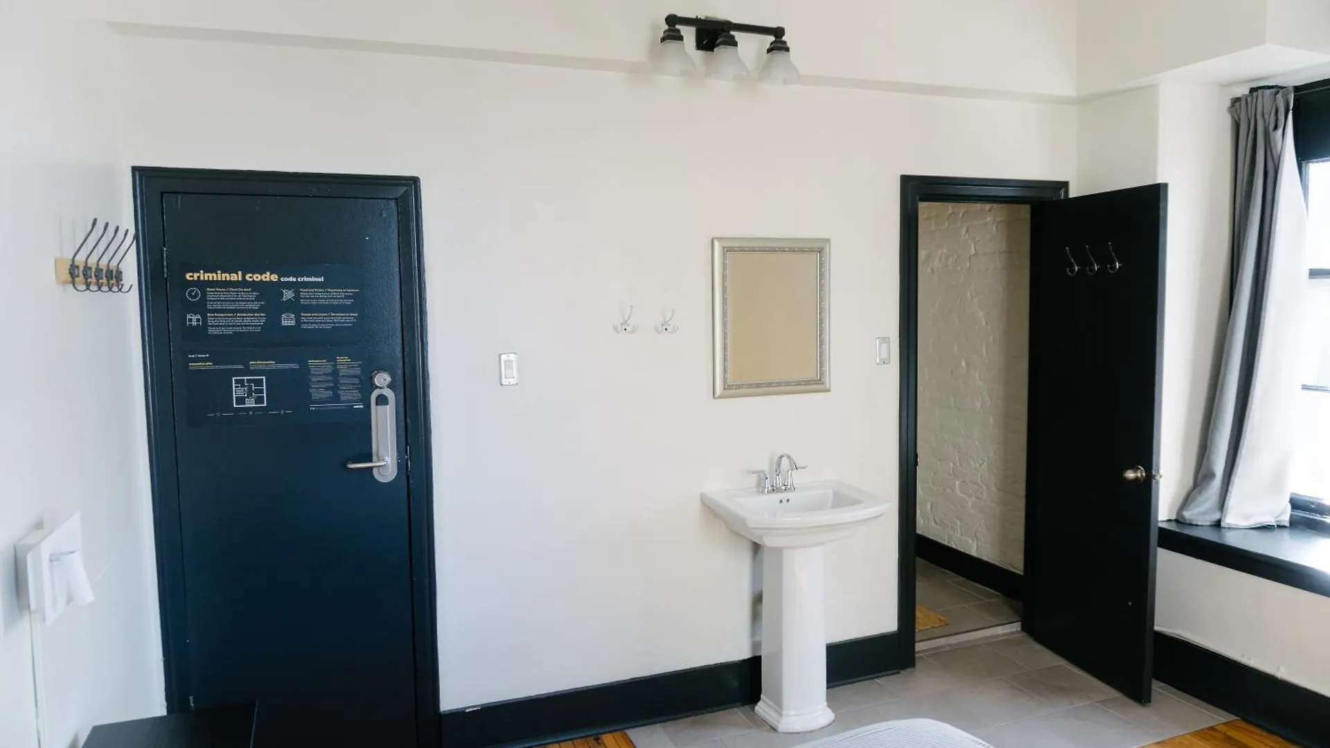 Saintlo Ottawa Jail Hostel