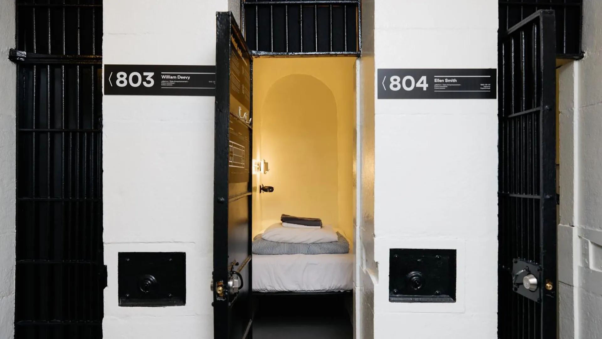 Saintlo Ottawa Jail Hostel