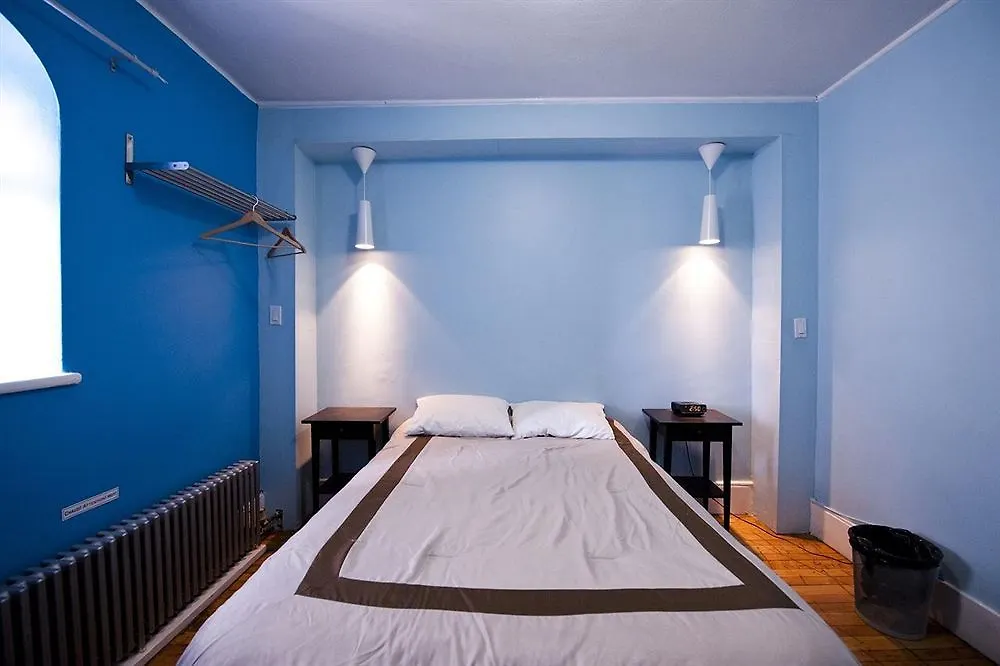 Saintlo Ottawa Jail Hostel