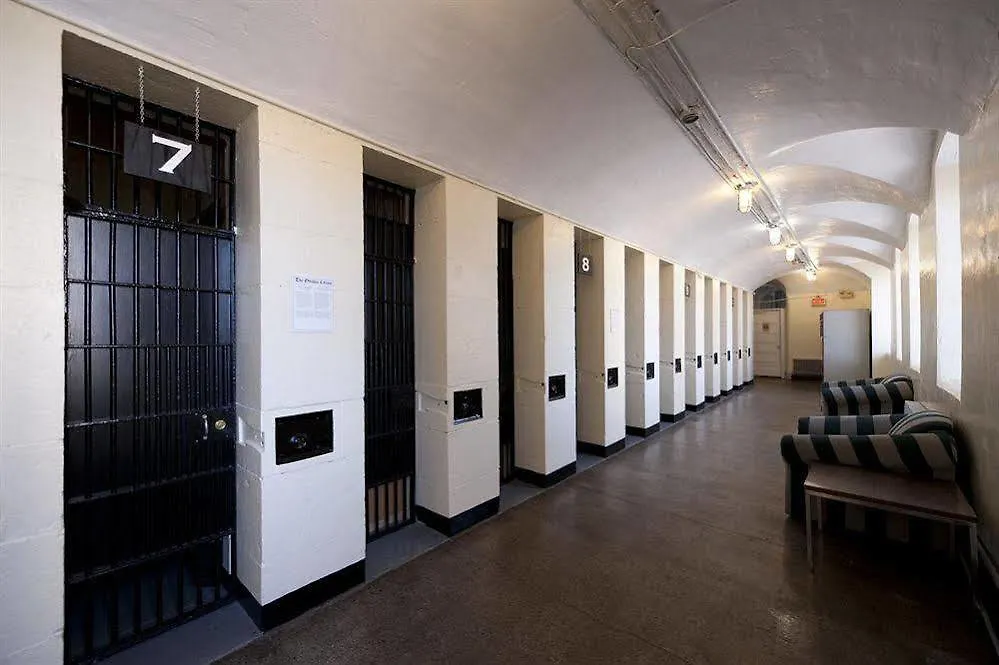 Saintlo Ottawa Jail Hostel 0*,