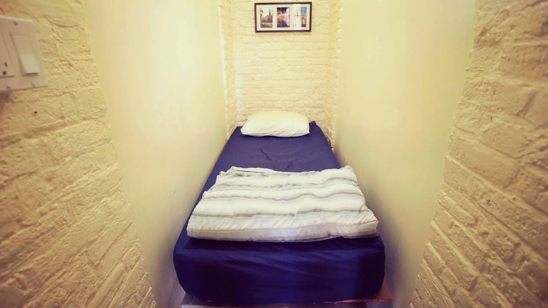 Saintlo Ottawa Jail Hostel