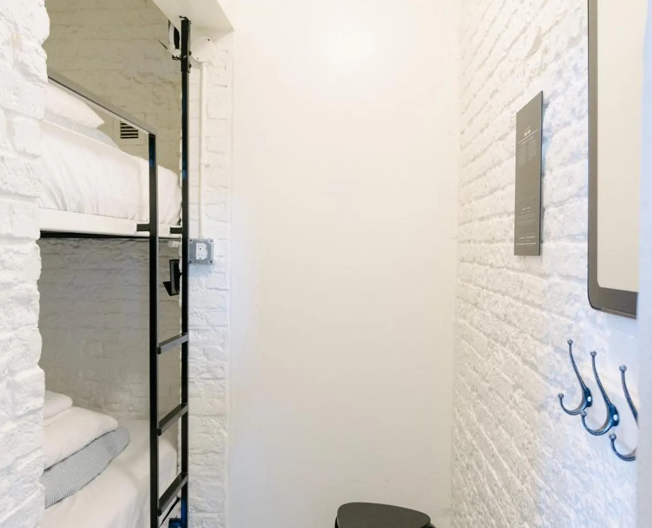 Saintlo Ottawa Jail Hostel קנדה