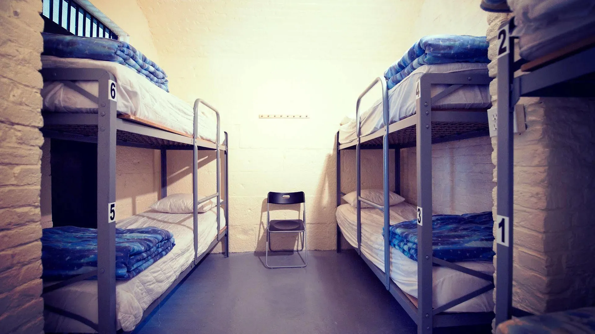 **  Saintlo Ottawa Jail Hostel كندا