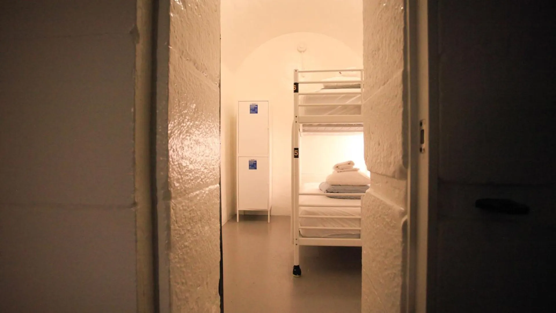 Saintlo Ottawa Jail Hostel