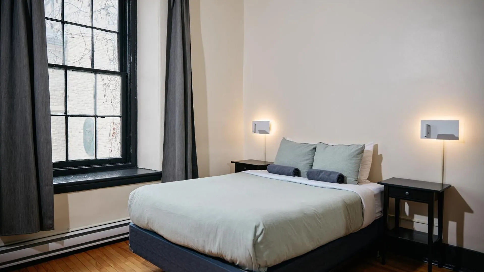 Saintlo Ottawa Jail Hostel