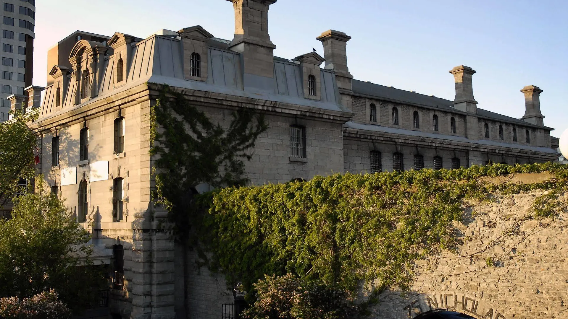 Saintlo Ottawa Jail Hostel Canada